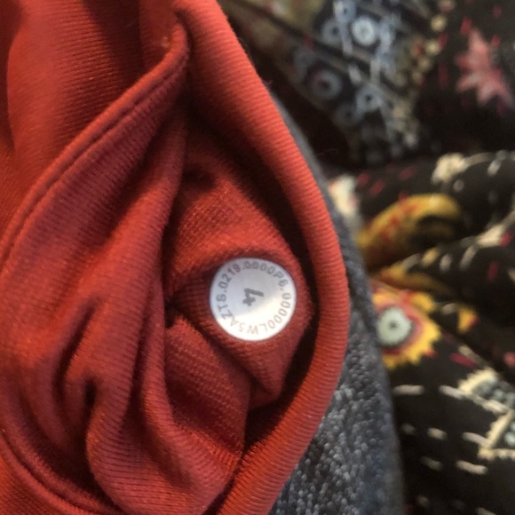 SOLD Lululemon All The Right Places Pant II 28" - Picture 4 of 4